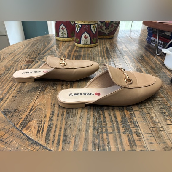 Hot Kiss Women’s Horsebit. Mules Size 11. - Picture 8 of 11